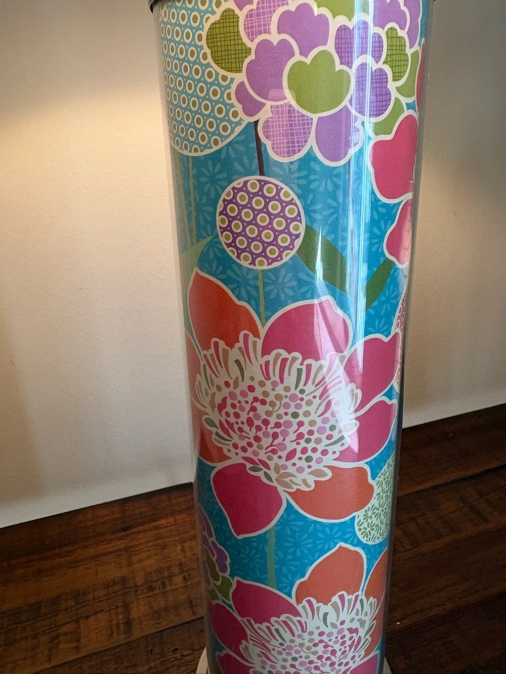 Modern Lamp With Groovy 70’s Aesthetics - Picture 7 of 11